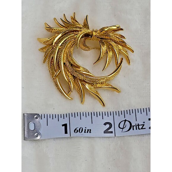 Vintage Sphinx "A38" Feather Brooch – Gold Tone, Elegant Design - Picture 6 of 6